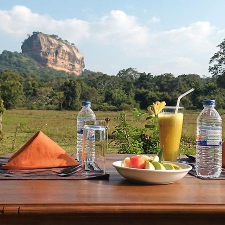 Sigiri Close-Up View Guest Sigiriya Exterior foto